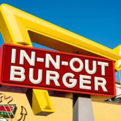 Does In N Out Take Apple Pay in 2022? {IN-N-OUT Burger}