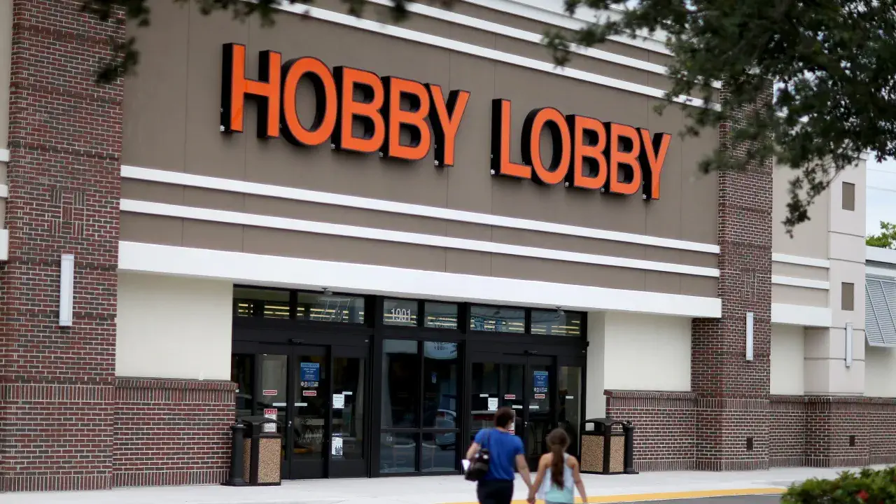 Does Hobby Lobby take Apple Pay?